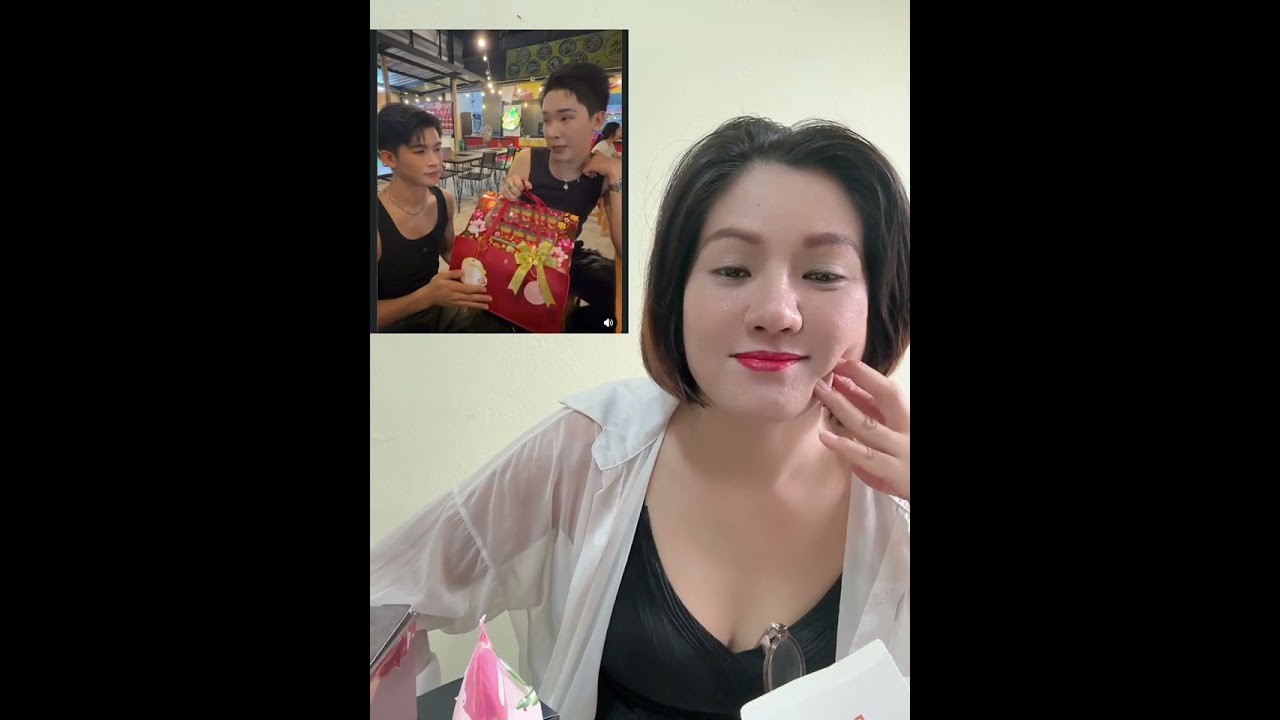 วันนี้ก้องวายุหอบกระเช้าไปขอโทษบอสบิ๊กในเรื่องของการทำแบรนด์ไม่ขออนุญาต บอสบิ๊กก็ได้สอนหลายอย่าง