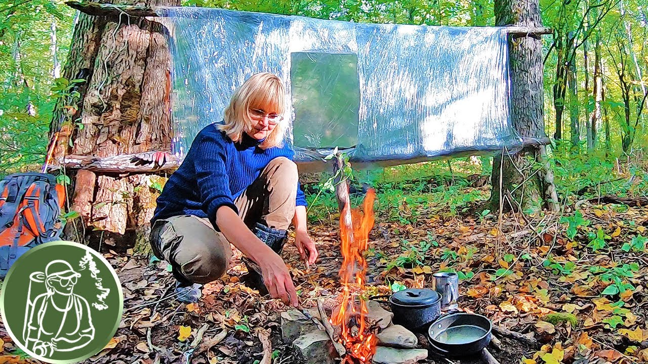 🔥 Подвесная палатка из стрейч-пленки 🌲 Ночёвка в лесном укрытии 🪓 Столик из веток
