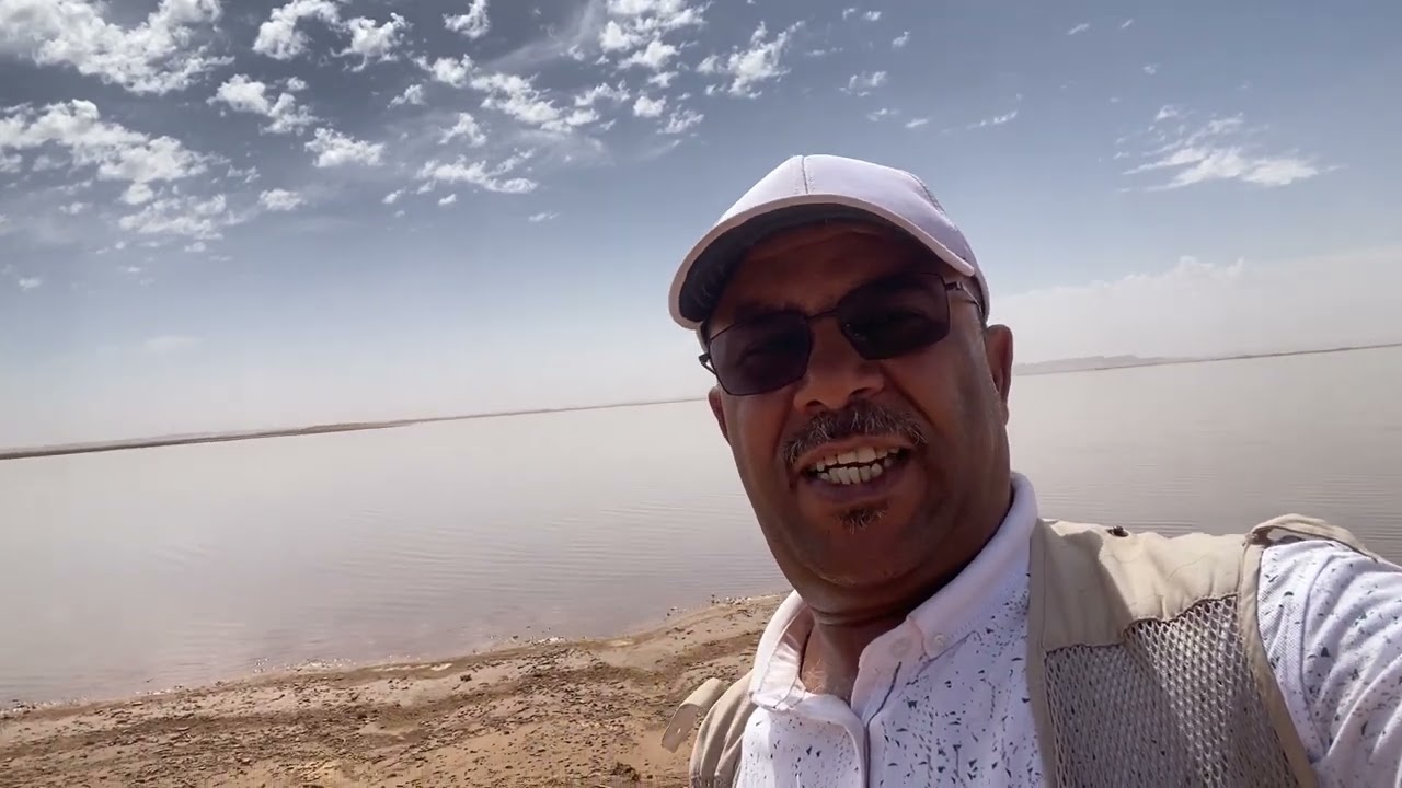 بحيرة إريقي بفم زكيد تنبعث من رمادها