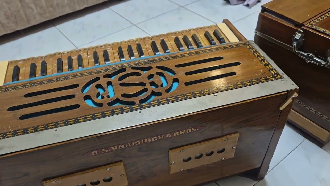Maharaja flute ( kukad bmf ) Dsr ( bhavnagar bmf ) And usa reed harmonium 