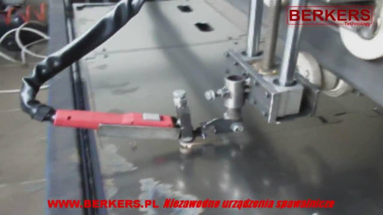 Przecinarka plazmowa Berkers CUT50 C50 we wsp&oacute;łpracy z ploterem tnącym CNC