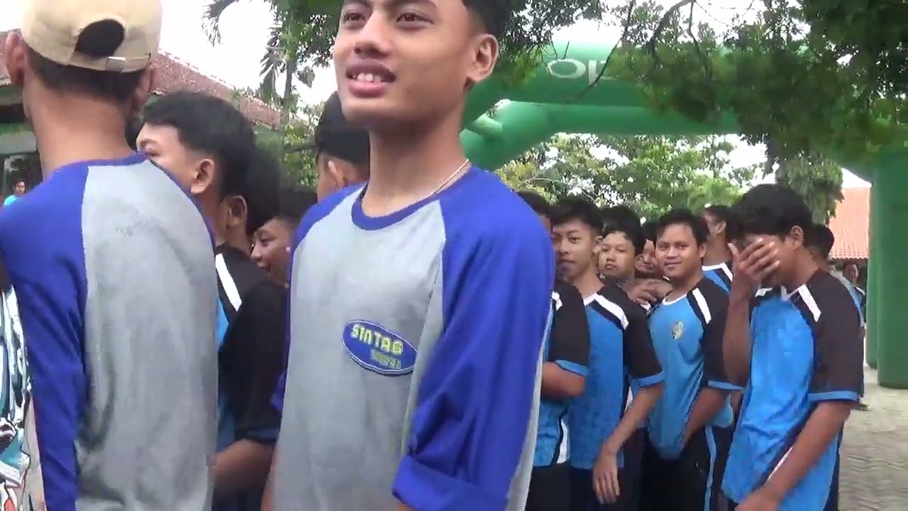 Meriahnya jalan sehat Dies Natalis 41 SMPN 1 Tanggunggunung tahun 2025