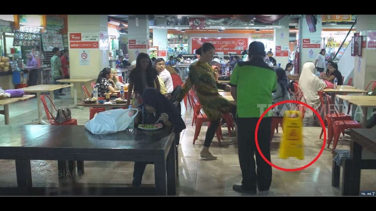 EKSPERIMEN Ibu Kasar Kepada Petugas Kebersihan | SIAPA PEDULI (17/01/19)