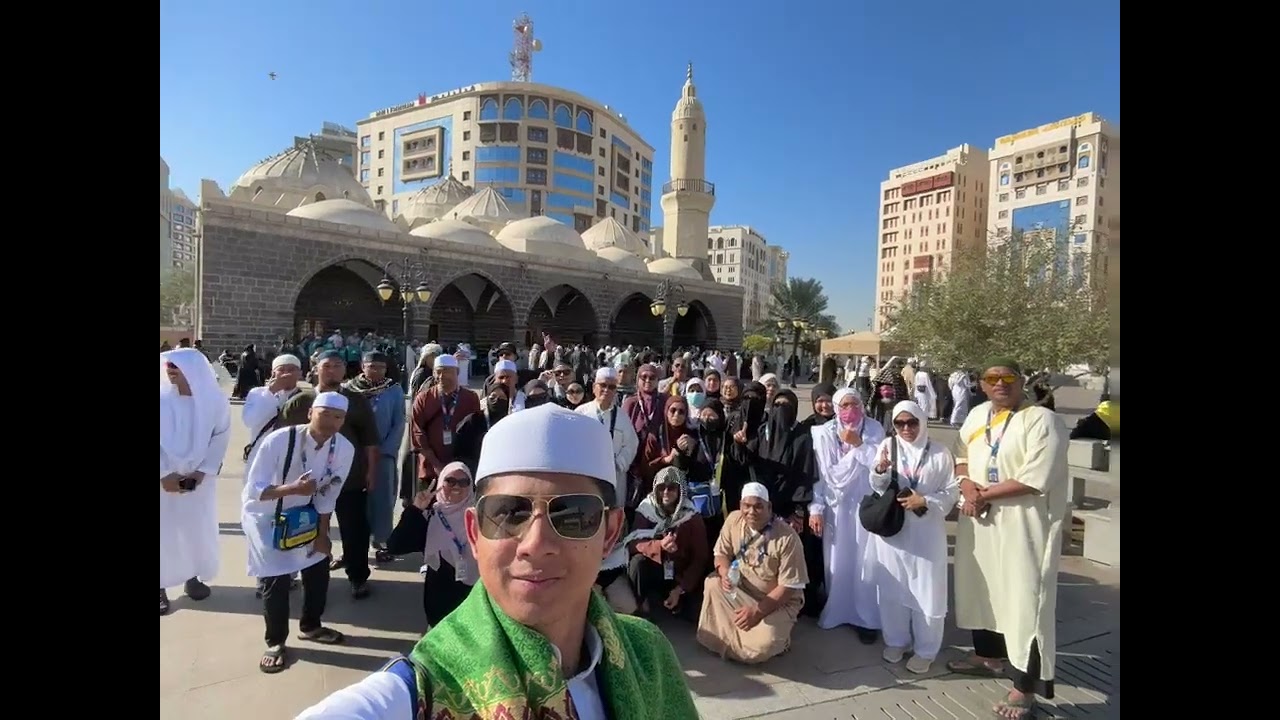 di perkarangan masjid nabawi