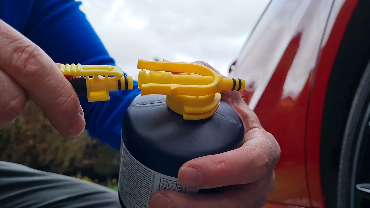 Repair car tyre with sealant With Mercedes 12 V inflater