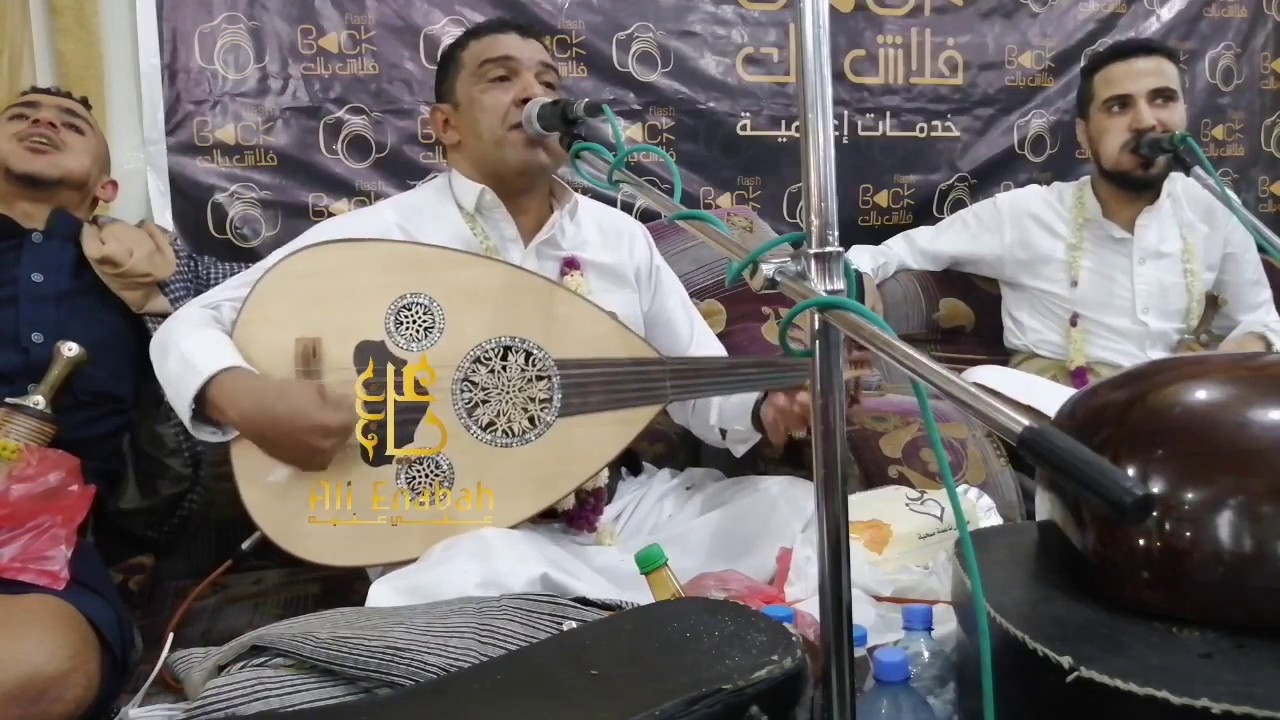 الفنان علي عنبه مع الفنان محمد عطيفه عليه العار من فلت رفيقه