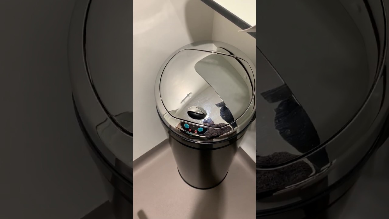 Touch free sensor technology opens and closes automatically Dustbin