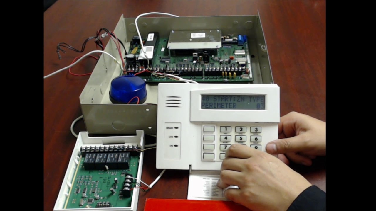 Configuración de un Módulo de Relevadores 4204 en un Panel de Alarma Vista 128