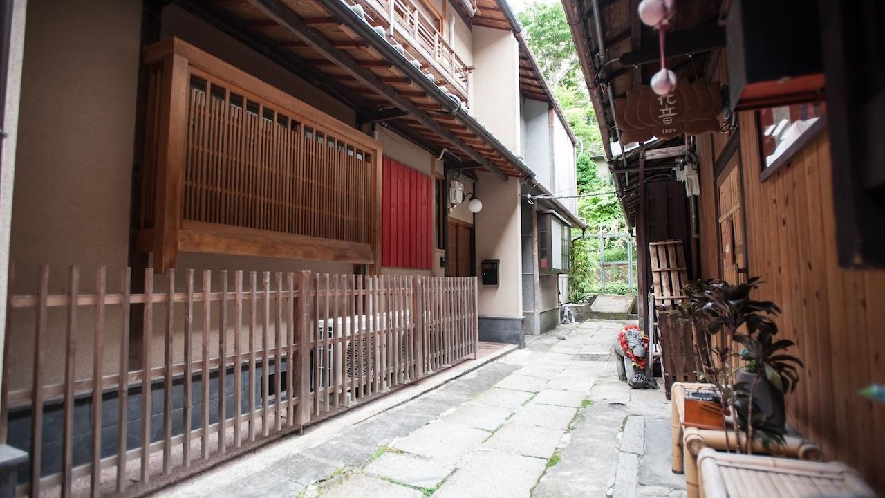 Kyoto Machiya Inn Voted the No.1 location in Kyoto | Kyoto, Japan | Hotel Review 🏩