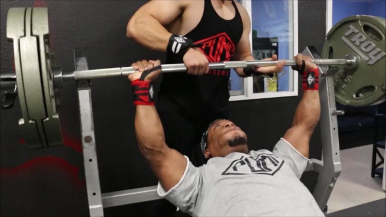 Benefits Of Pyramid Sets | Raw Training Footage | Should You Lockout On Bench Press