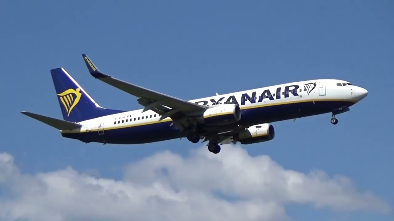 Boeing 737-8AS Ryanair landing on EPRZ Rzesz&oacute;w-Jasionka Airport