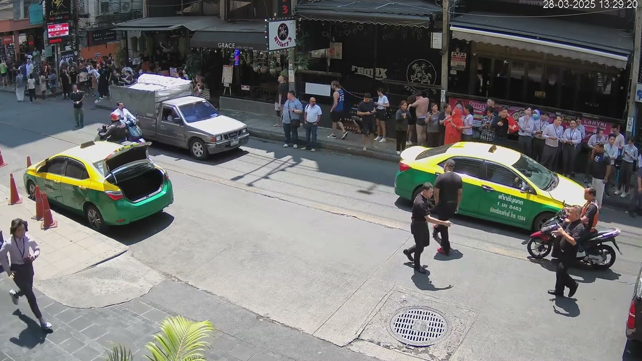 LIVE footage | Bangkok Earthquake 28/03/25 | El Gaucho | Sukhumvit Road Soi 11 Bangkok Thailand