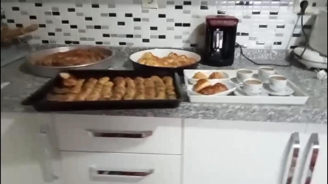 Ispanaklı çarşaf böreği ve tatlı kurabiye yapımı