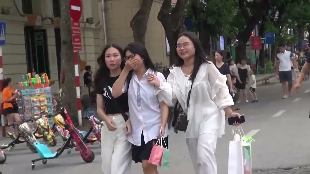 Can I hug you? Prank on girls in Vietnam