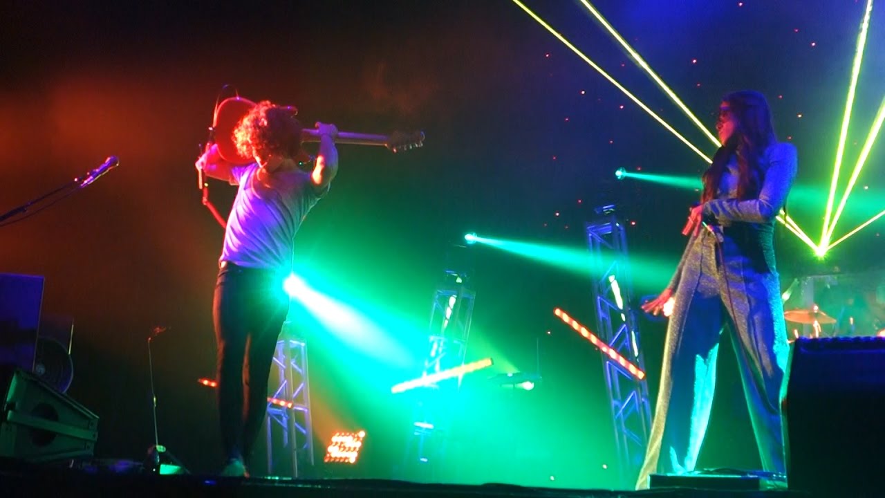 M83 - Bibi the Dog (feat. Mai Lan) &ndash; Live in San Francisco