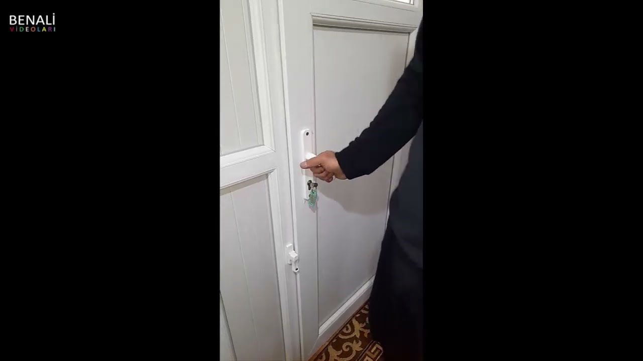 Tek Hamlede Kapanmayan, Kapatmak için Biraz Uğraştıran Plastik Kapı Nasıl Düzeltilir