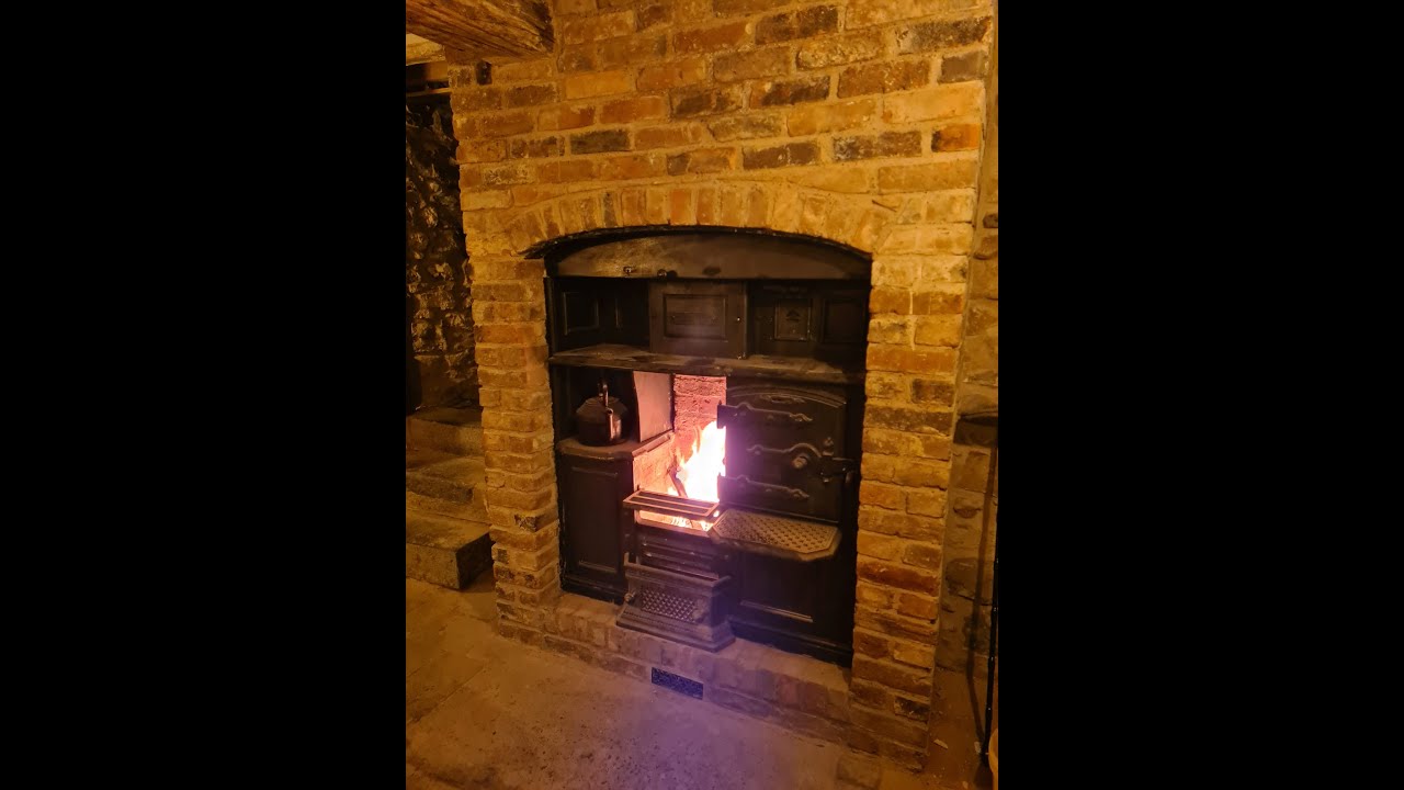Photo slideshow of fitting Tom's Victorian Cast Iron W H Smith range