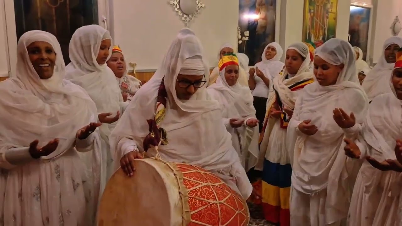 መዝሙር ፣ ወደ አንቺ የመጣው በብሩህ ደመና ከሦስቱ አካል አንዱ ክርስቶስ ነውና።