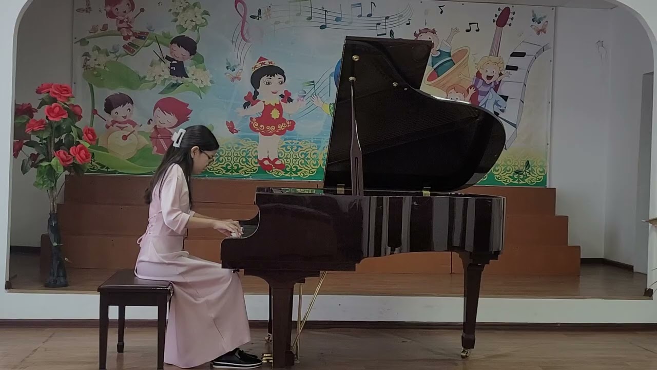 ДМШ г.Хромтау.  Сәкен Амина, средняя группа, Уразбаева Э.А. 