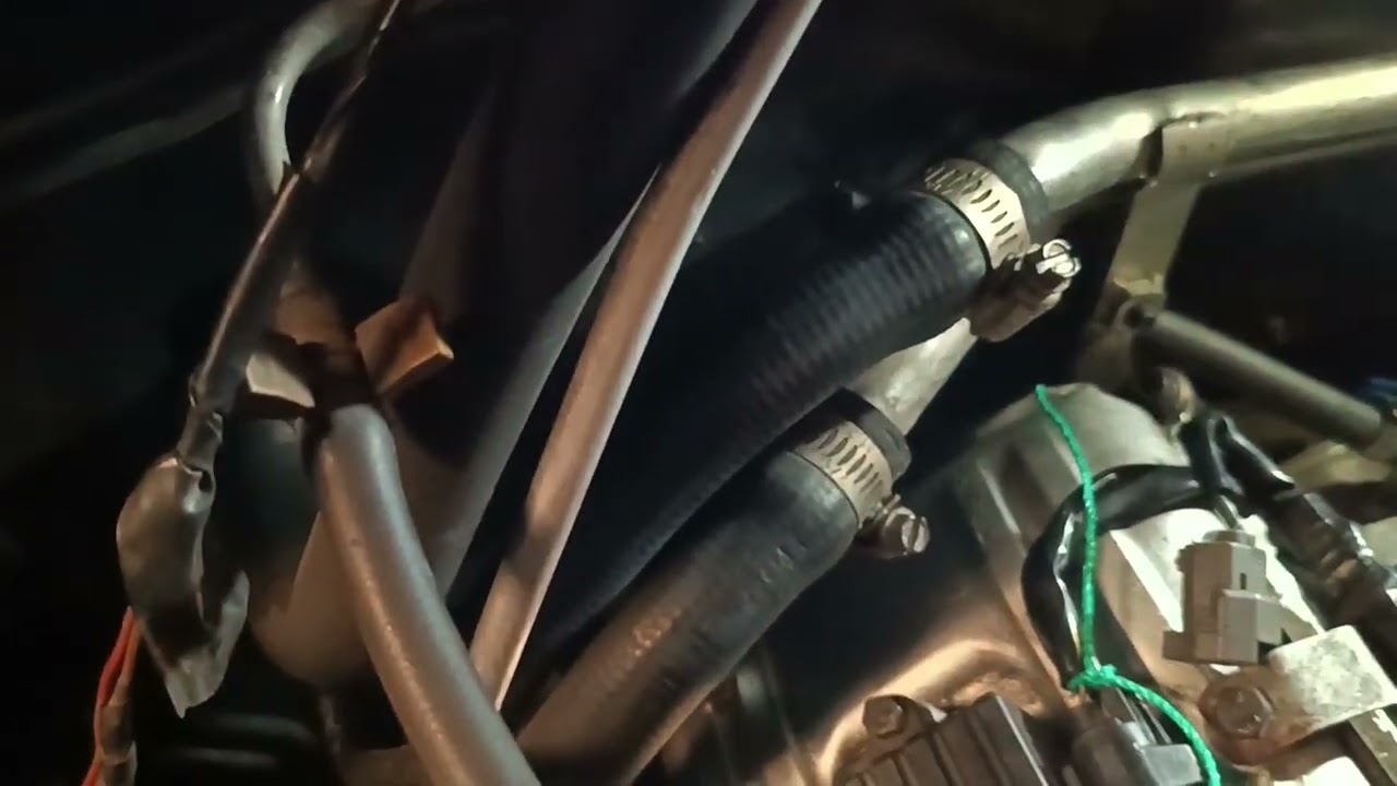es fácil cambiar el termostato de un rodeo V6
