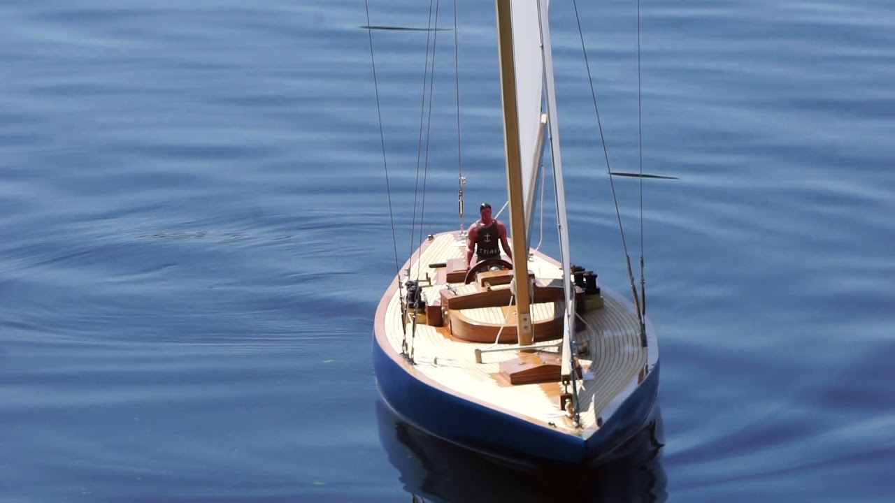 Eine RC-Segelyacht der J-Class von Norbert Hanßen. Eine modifizierte Endeavour