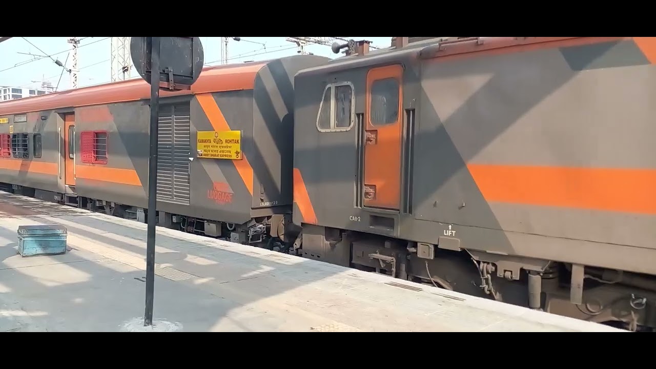 15672 Amrit Bharat Express From Rohtak to Kamakhya Arrival & Departure From Prayagraj Jn PF No- 08