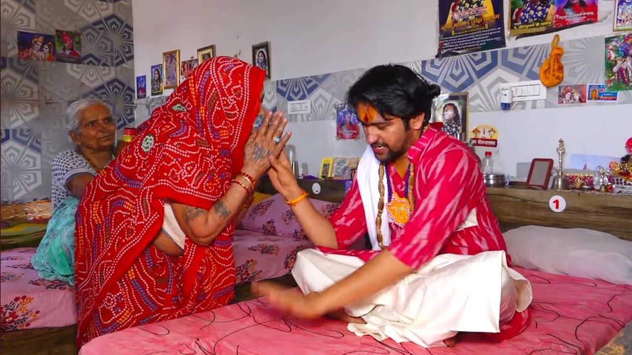 वृद्ध माताओं के दर्शन कर देखिए कैसे भावुक हो गए बागेश्वर धाम सरकार 😭