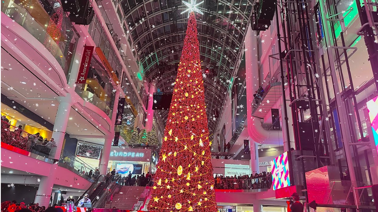 ЗАЖИГАНИЕ РОЖДЕСТВЕНСКОЙ ЁЛКИ в торговом центре Eaton Centre в Торонто | Снежное шоу