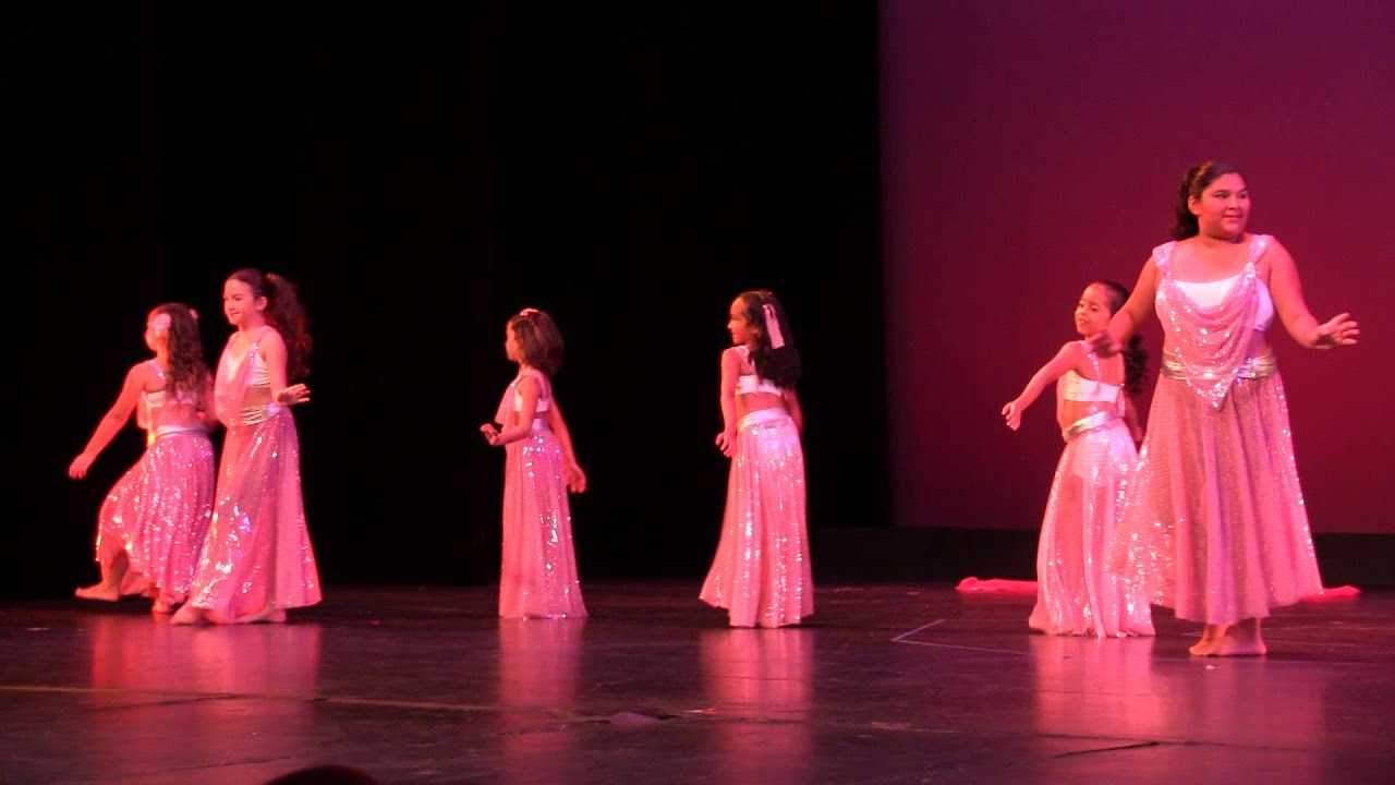 moto385 Strong Studio's belly dancers