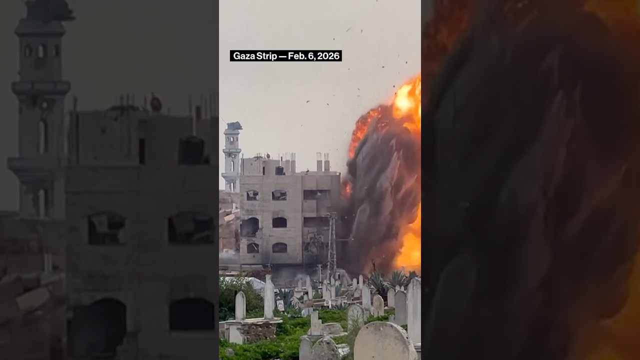 Israeli Army Strikes Building in Gaza City