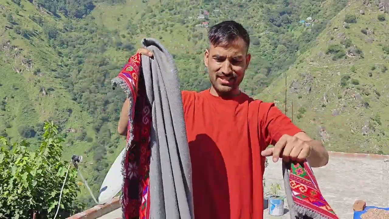 Himachal pradesh k Kinnaur cultural dress k bare m jaankari 