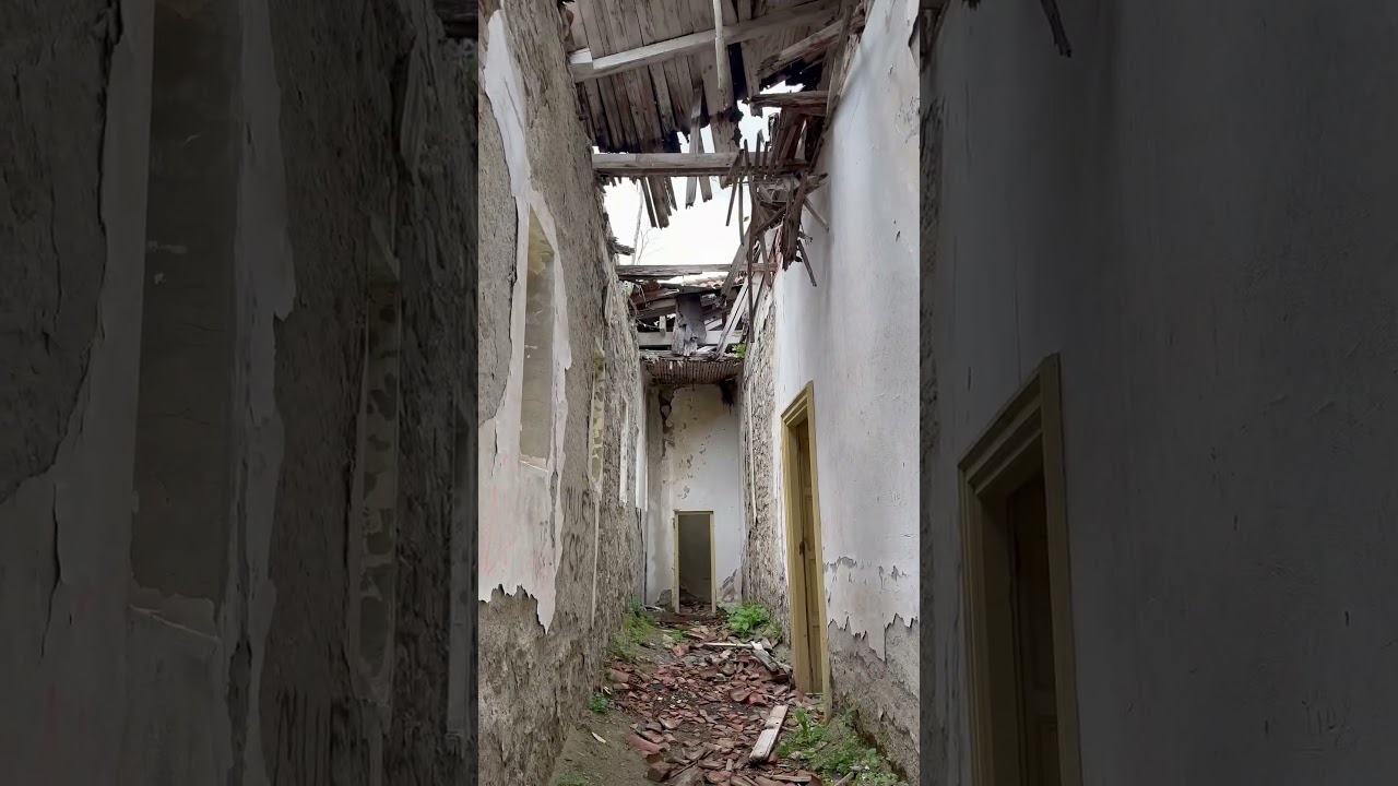 &Icirc;nchisoarea Doftana - &icirc;n stare avansată de degradare #travel #romania #castle