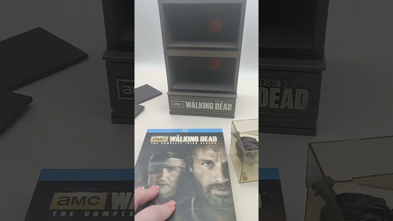 The Walking Dead Season 3 Zombie Head Fish Tank Collectible