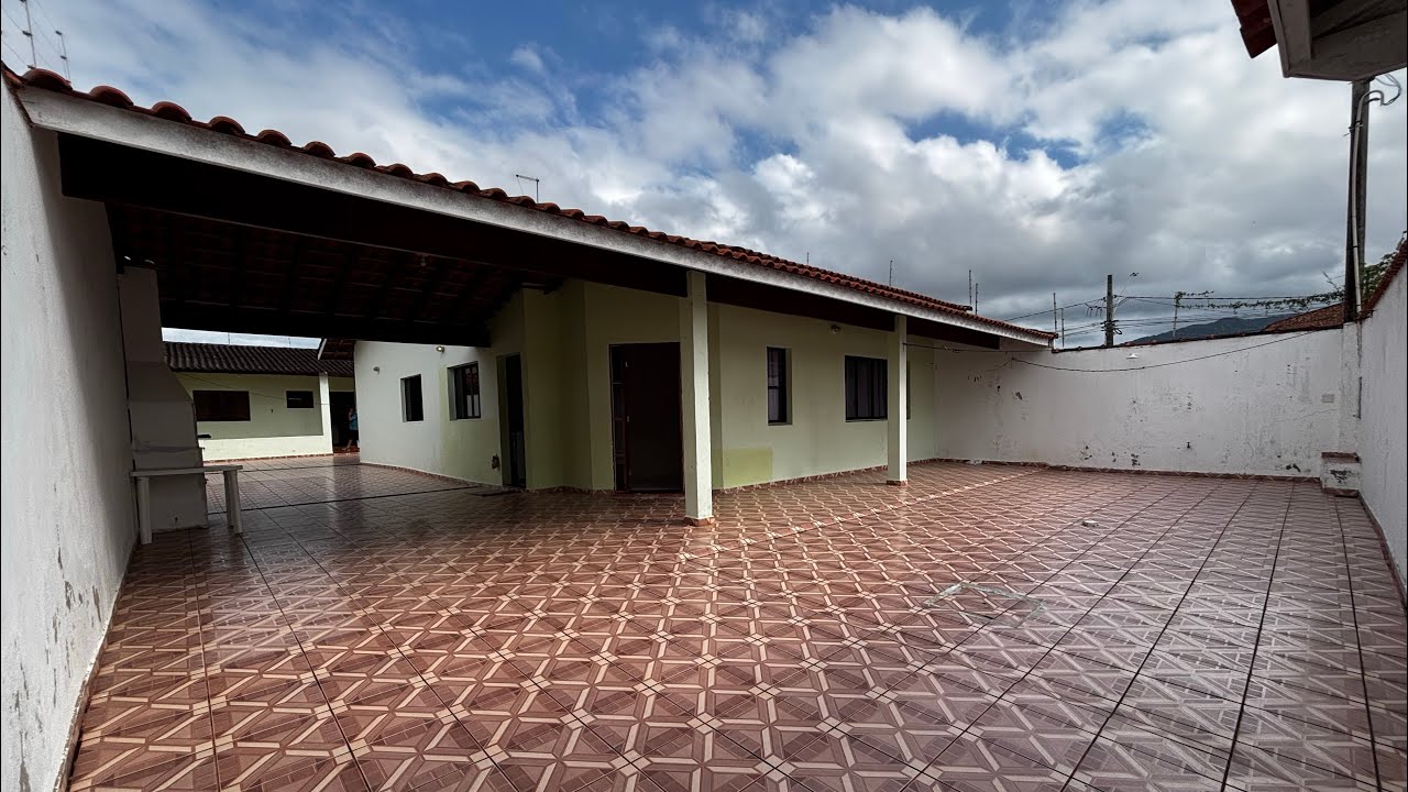Excelente casa com edícula  terreno enorme com 3 quartos na praia de Peruíbe 