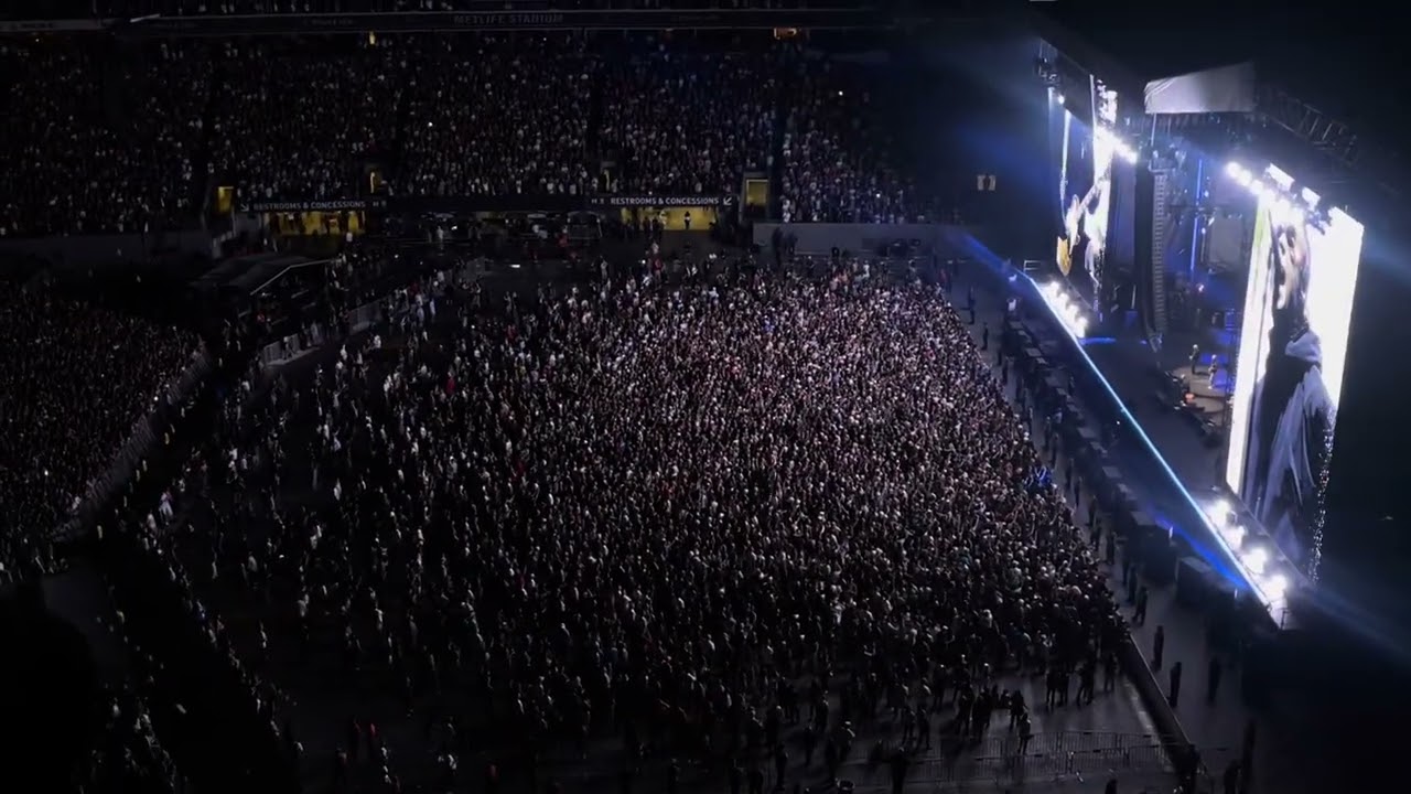 Oasis “Some Might Say” live at MetLife Stadium
