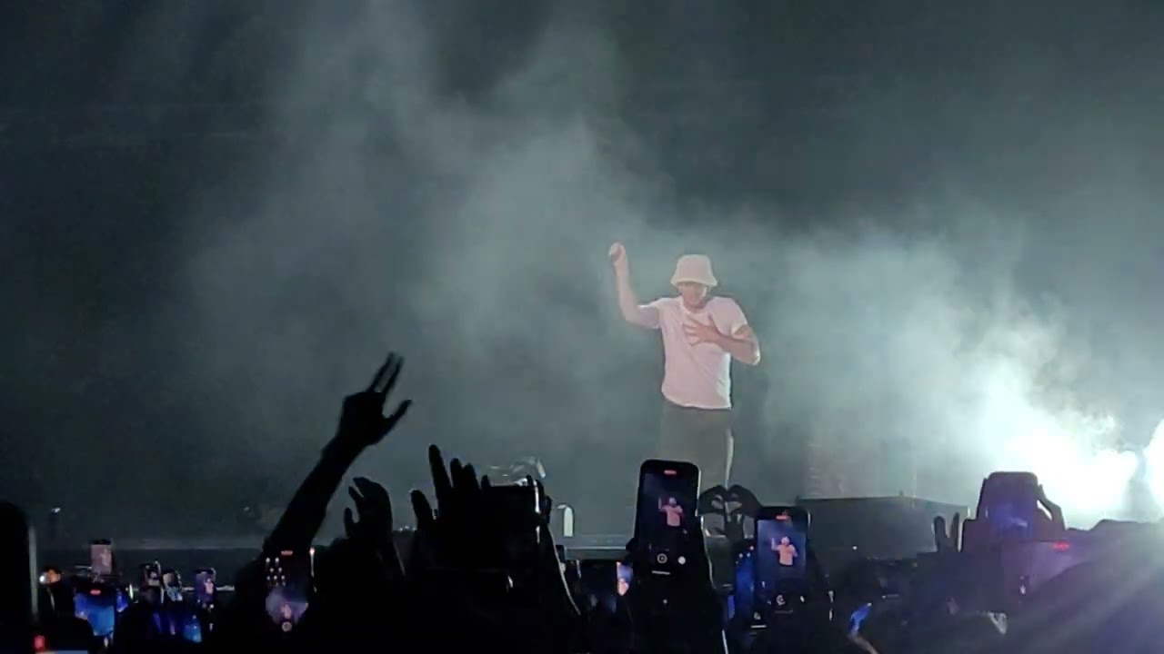 Lauv 《Lonely Eyes》live @ The Between Albums Tour Hong Kong 23AUG2023