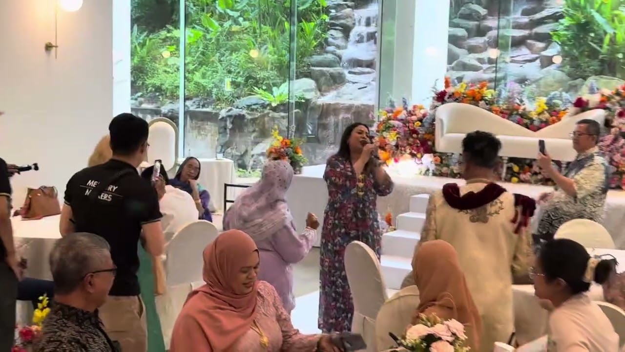 Rahila Rashun - Darah Muda by Wann (cover) at Furama Waterfront, Waterfall Ballroom