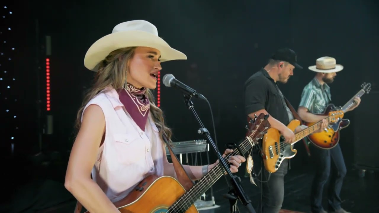 Бри Бэгвелл &laquo;Покажи мне&raquo; вживую на техасской музыкальной сцене