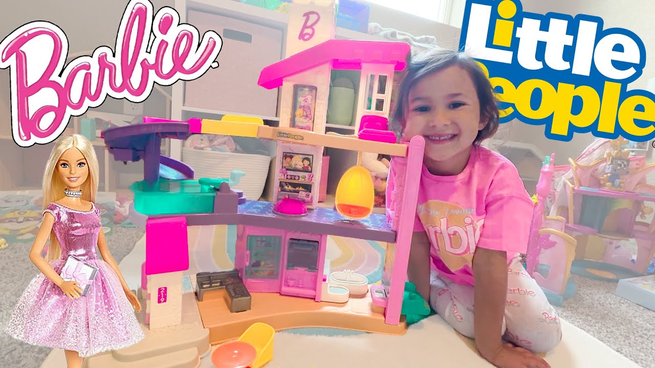 BARBiE SLEEPOVER PARTY!? (little people) Oaks gets NEW Barbie Little People TOY THE MOViE