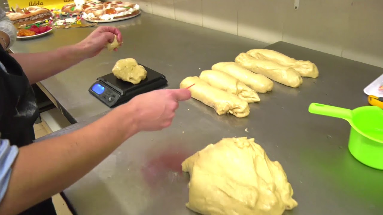 La receta tradicional del Roscón de Reyes por la Pastelería Adela