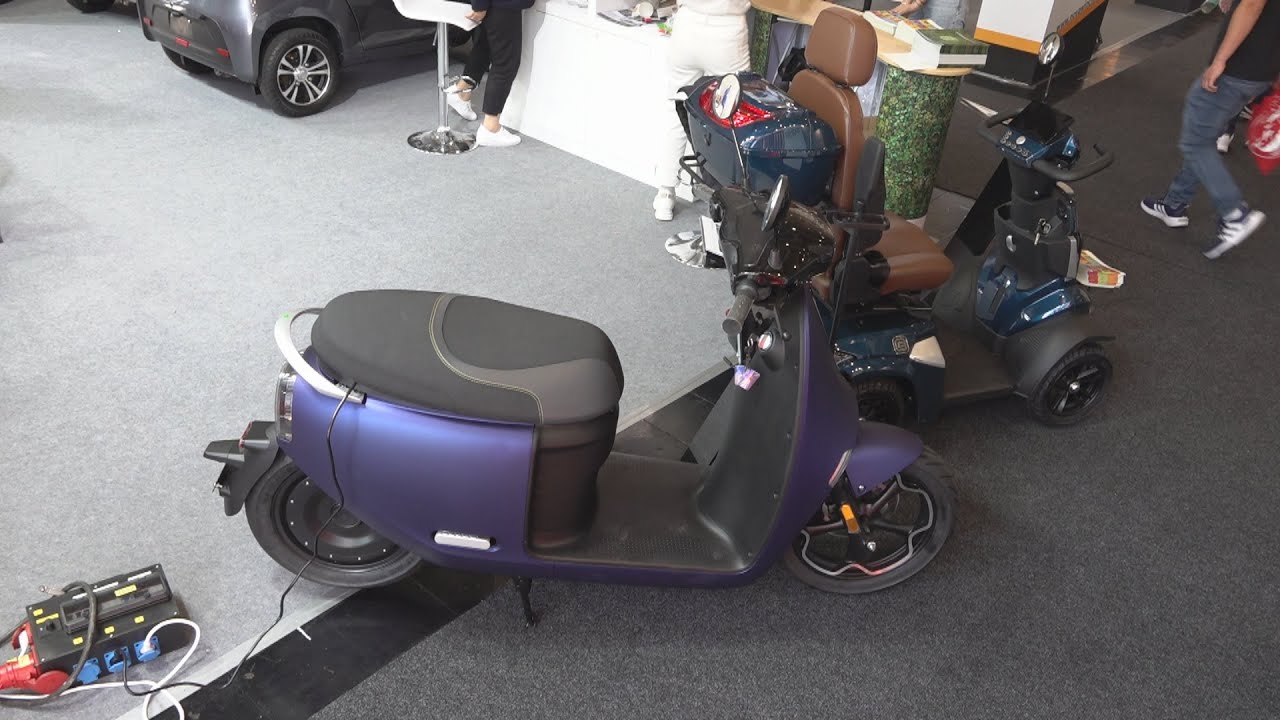 ECONELO ES1 Electric Scooter (2025) Exterior and Interior