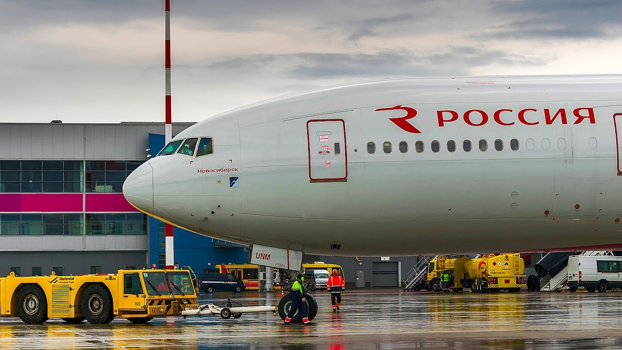 Boeing 777 Посадка и взлет в Международном Аэропорту Владивостока