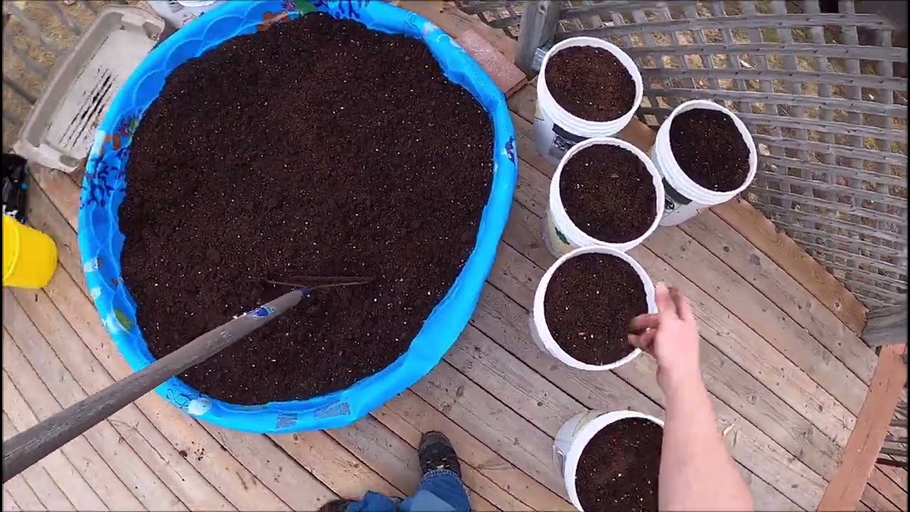 Mixing Soil for Outdoor Cannabis Plants 2021