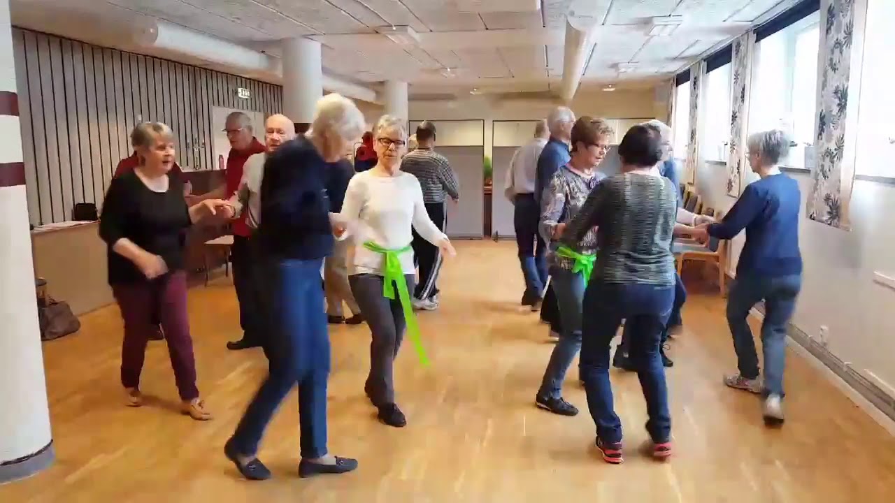 Folkdans p&aring; m&ouml;tesplatsen Solhaga