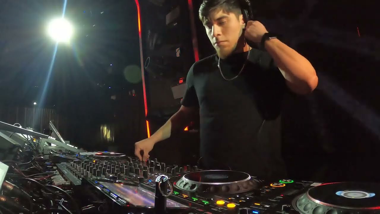 LOUXX - TECHNO SET LIVE @ VSHOW (GoPro POV)
