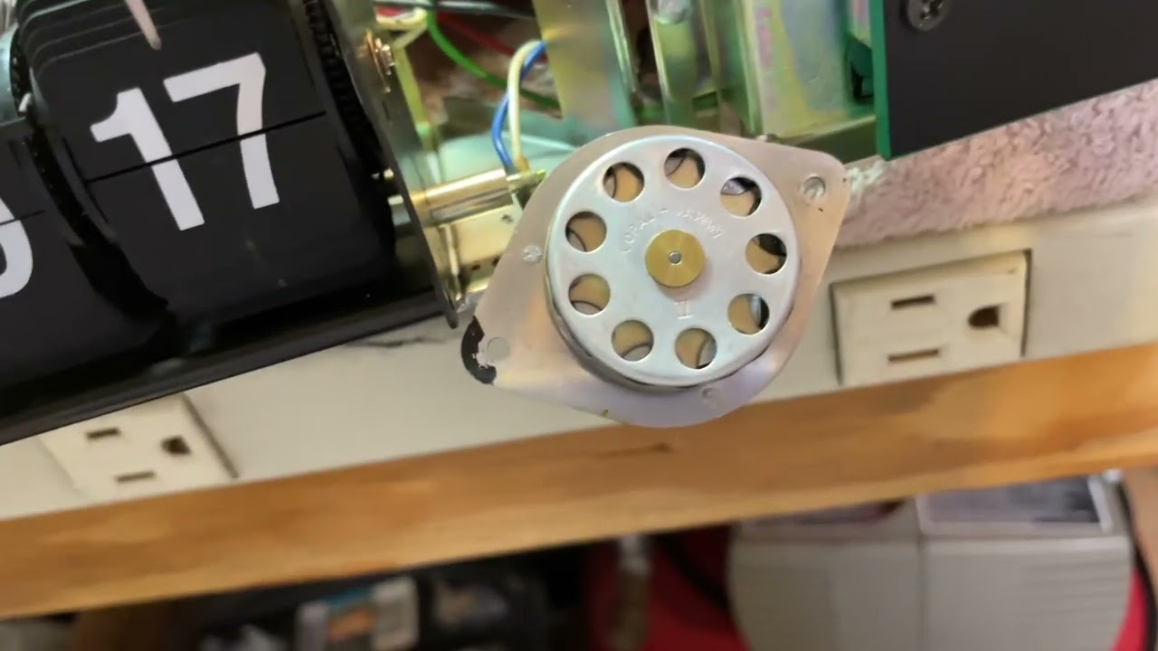 Repairing a Panasonic flip clock with seized motor.