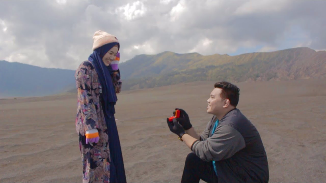 WILL YOU MARRY ME? WEDDING PROPOSAL ROMANTIS ANGGA & INDAH DIBROMO #VLOG