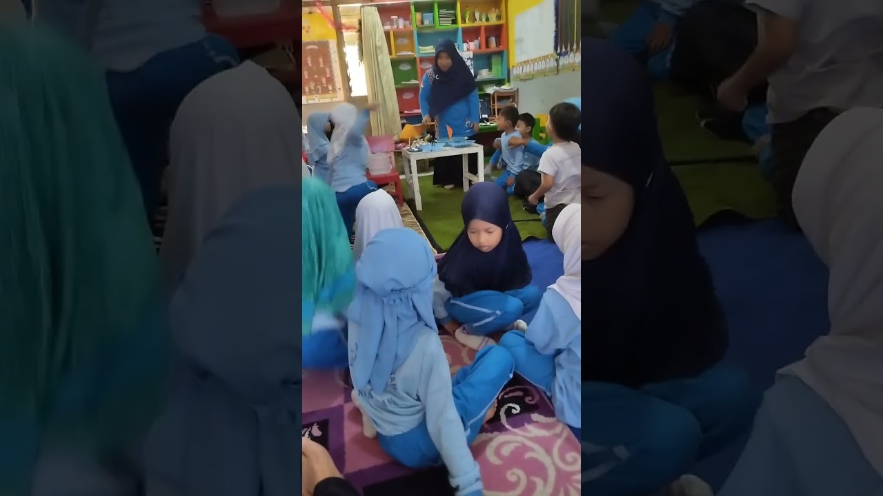 Kegiatan life skill membuat perahu layar dari tutup botol dan sedotan ,kertas lipat 