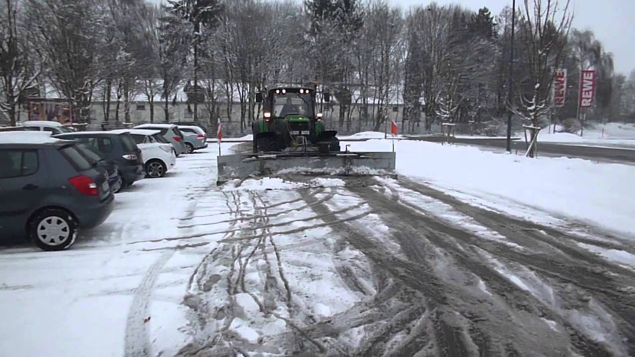 Flächenschneeschieber im Winterdienst - Supermarkt