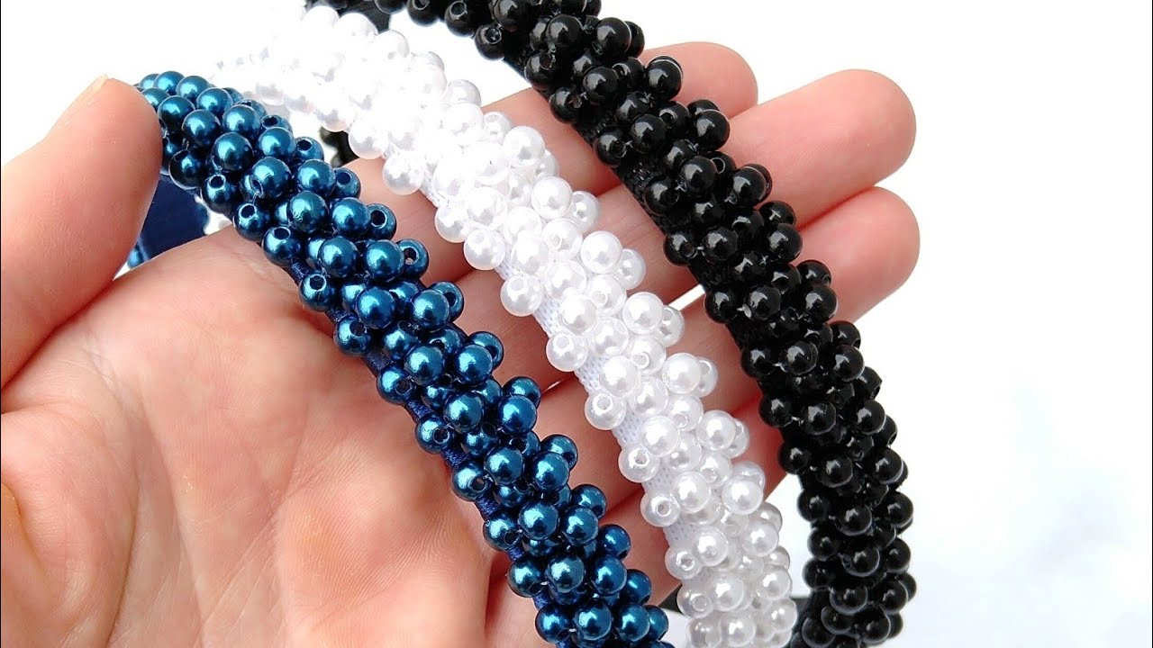 Tiara adulto bordada com pérolas